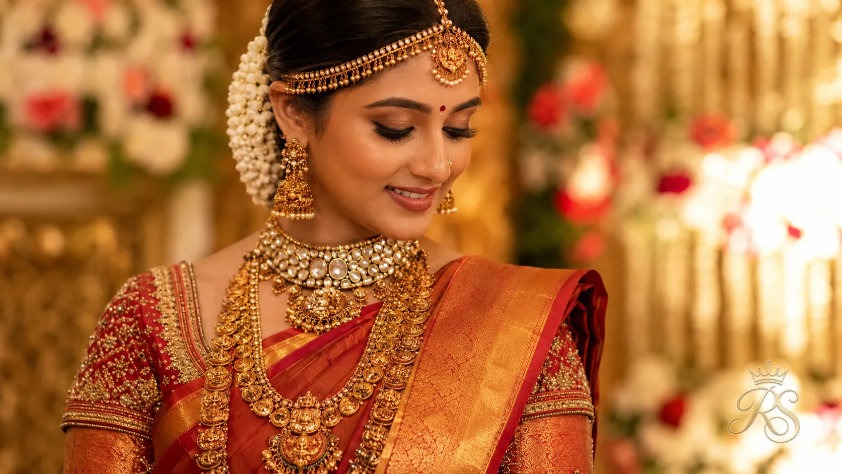 South Indian bride wearing temple jewellery combined with kundan choker
